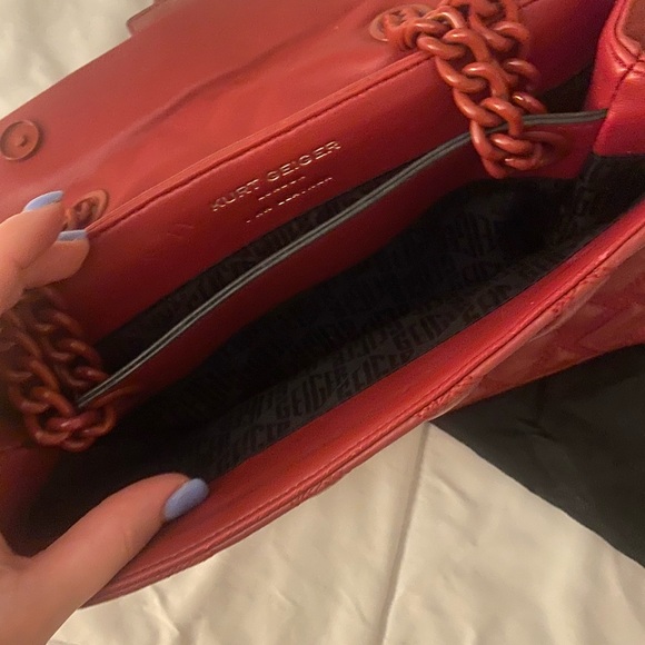 Red bag - Picture 7 of 10